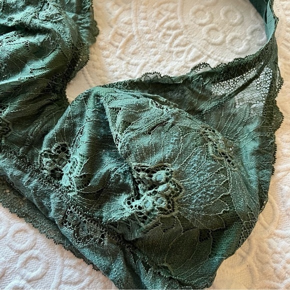 AERIE green lace halter style bralette‎ - Picture 2 of 3